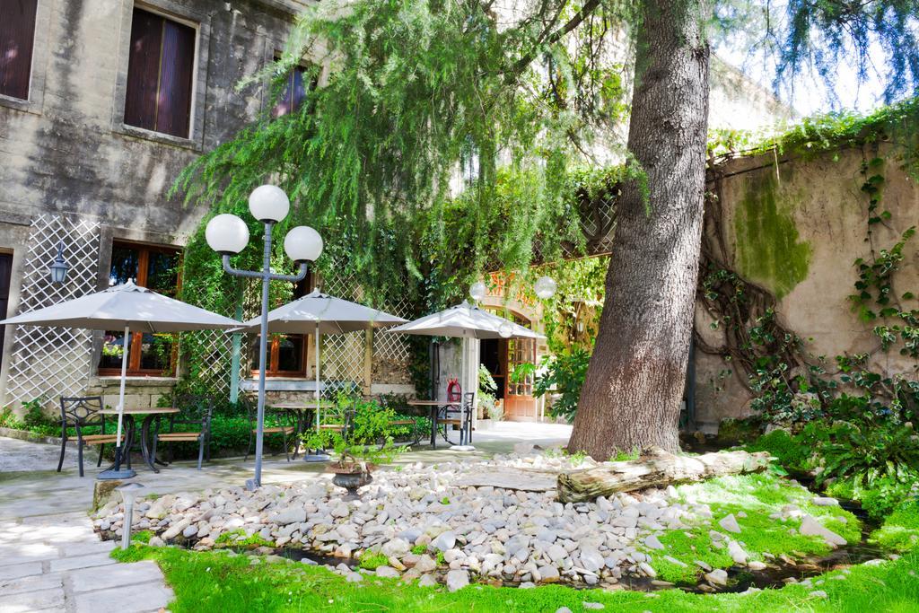 Auberge Du Pont Romain Sommieres Ngoại thất bức ảnh