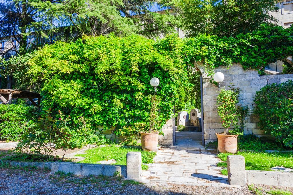 Auberge Du Pont Romain Sommieres Ngoại thất bức ảnh